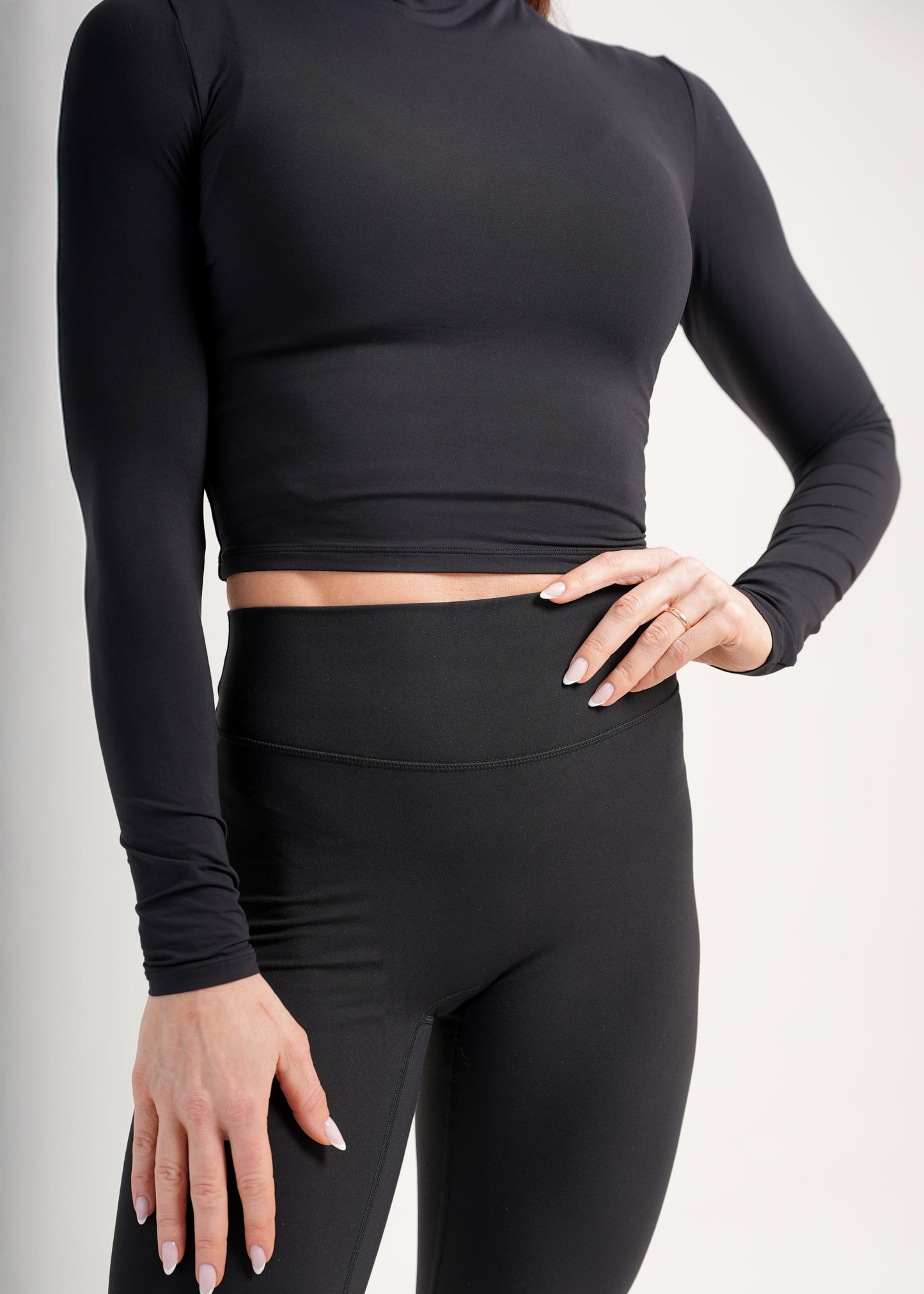 ESSENCE Long-Sleeved Top