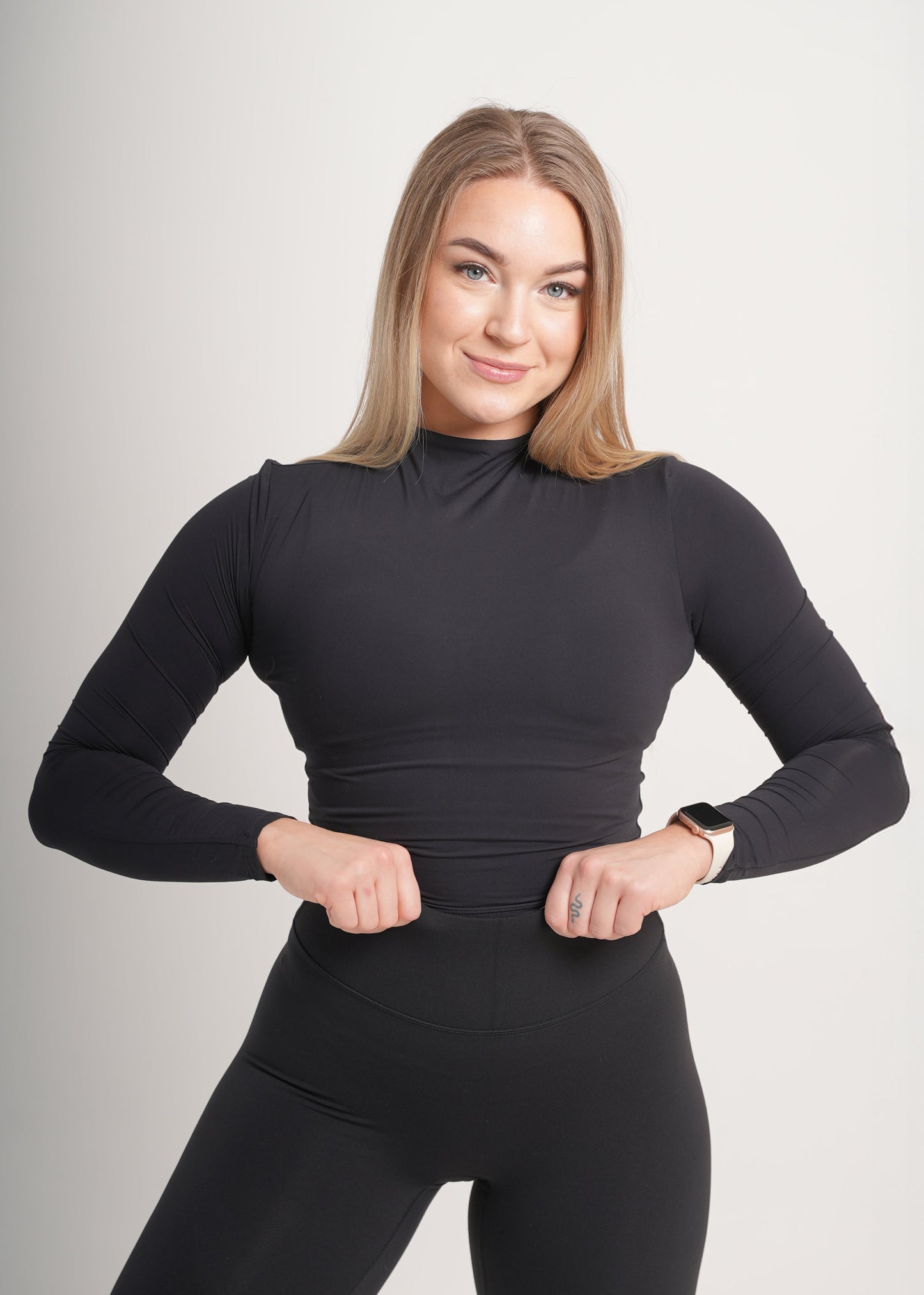 ESSENCE Long-Sleeved Top