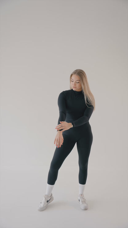 ESSENCE Long-Sleeved Top